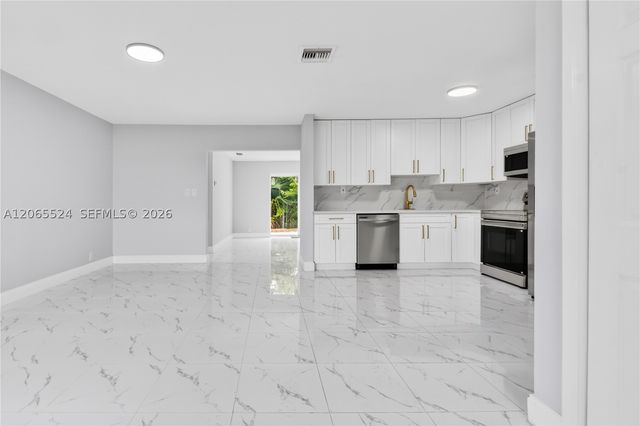 8500 SW 20th St, North Lauderdale, FL 33068