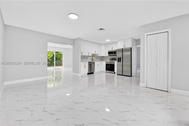 8500 SW 20th St, North Lauderdale, FL 33068