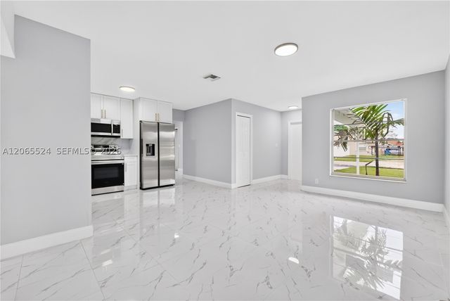 8500 SW 20th St, North Lauderdale, FL 33068