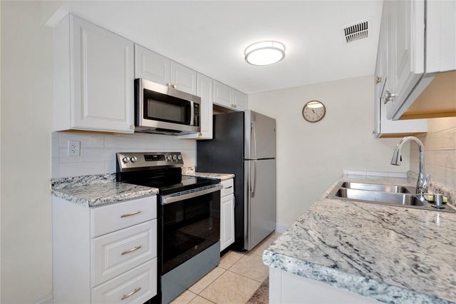 1018 PLANTATION DRIVE A18, Kissimmee, FL 34741