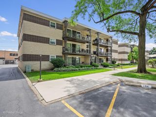 925 8TH Avenue 4, La Grange, IL 60525