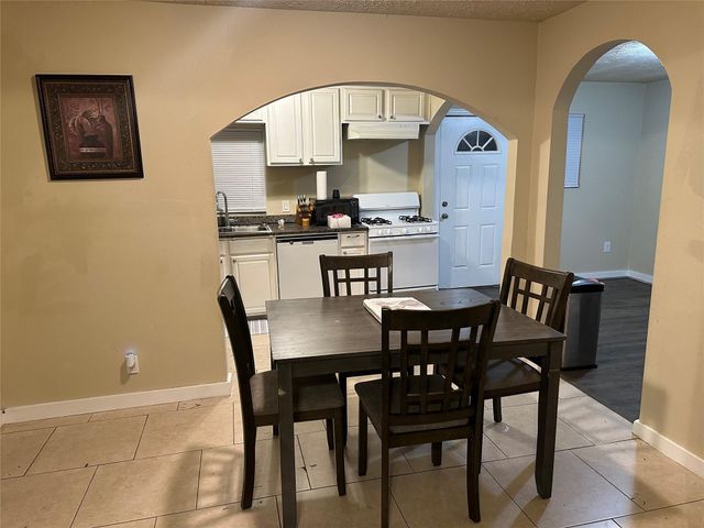 209 18th Avenue N, Texas City, TX 77590