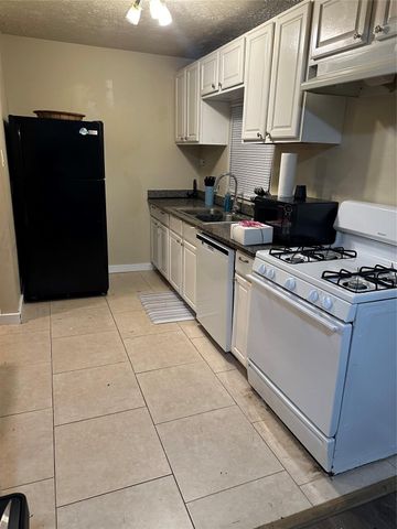 209 18th Avenue N, Texas City, TX 77590