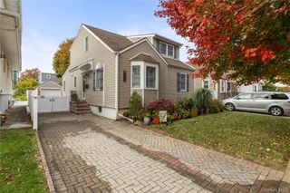 959 N 5th Street, New Hyde Park, NY 11040