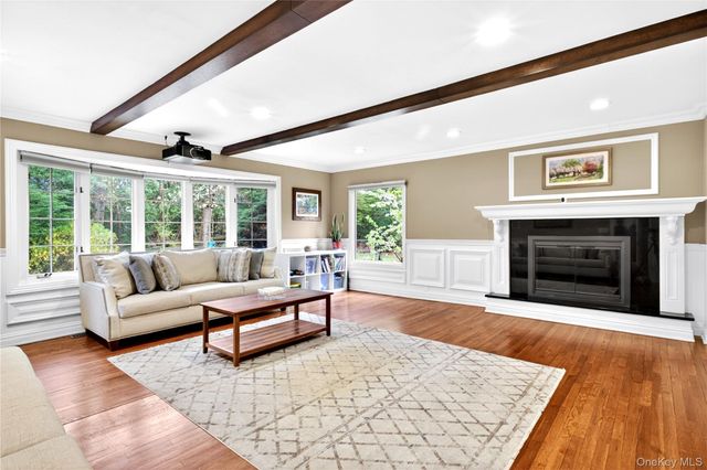 58 Hummingbird Drive, East Hills, NY 11576
