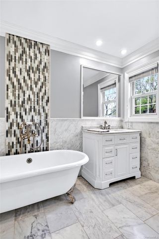 58 Hummingbird Drive, East Hills, NY 11576