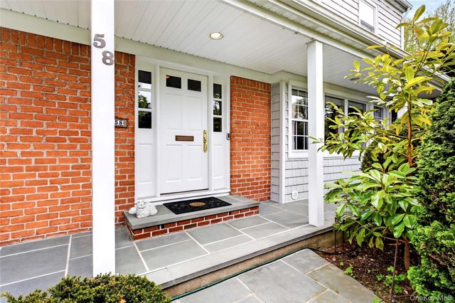 58 Hummingbird Drive, East Hills, NY 11576