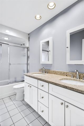 58 Hummingbird Drive, East Hills, NY 11576