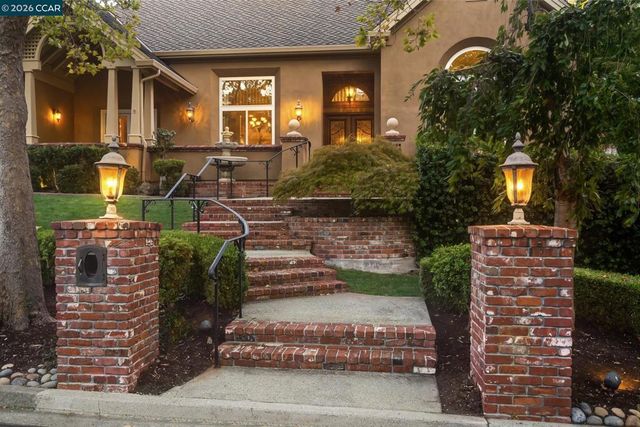 3271 Blackhawk Meadow Dr, Danville, CA 94506