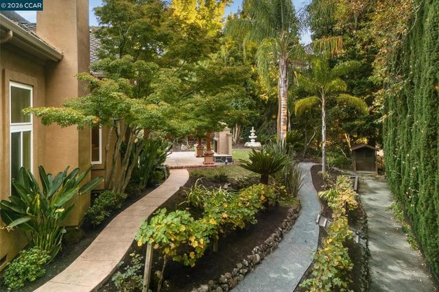 3271 Blackhawk Meadow Dr, Danville, CA 94506