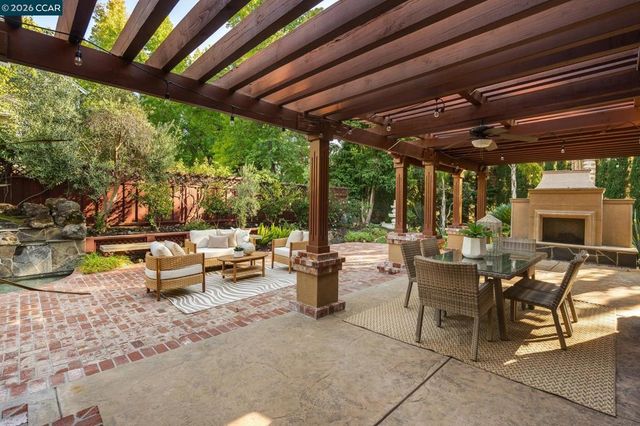 3271 Blackhawk Meadow Dr, Danville, CA 94506