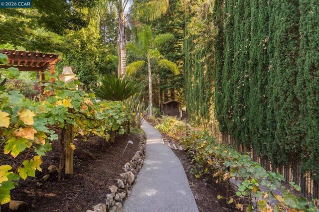 3271 Blackhawk Meadow Dr, Danville, CA 94506