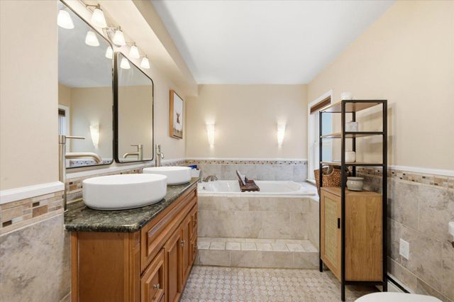 1229 GREENTREE LN, Penn Valley, PA 19072