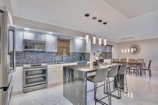 605 Ives Dairy Rd 305-7, Miami, FL 33179