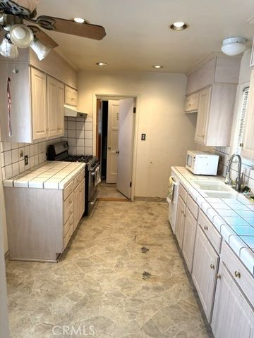6927 Costello, Van Nuys, CA 91405