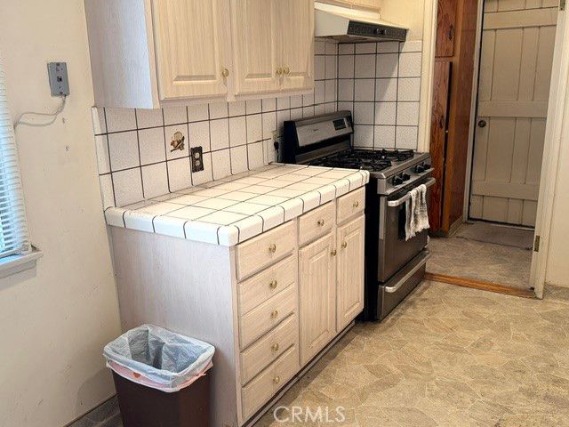 6927 Costello, Van Nuys, CA 91405