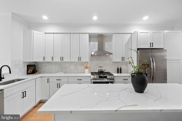 1126 E FORT AVE, Baltimore, MD 21230