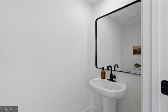 1126 E FORT AVE, Baltimore, MD 21230