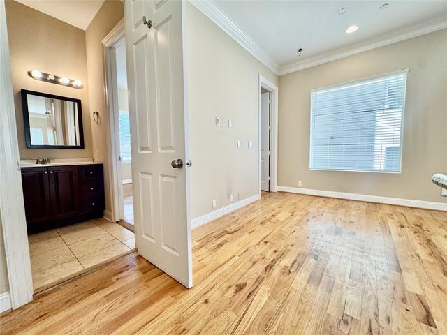 314 W Bell Street 203, Houston, TX 77019