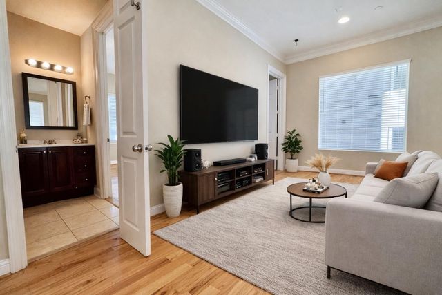 314 W Bell Street 203, Houston, TX 77019