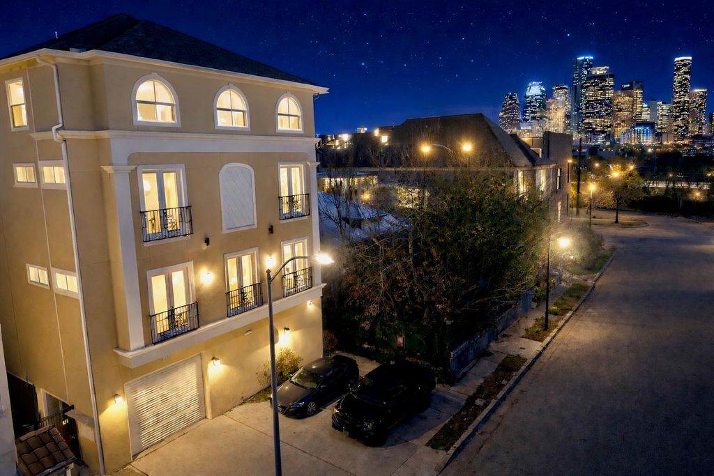 314 W Bell Street 203, Houston, TX 77019