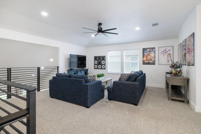 105 Greenspire Downs DR, Hutto, TX 78634