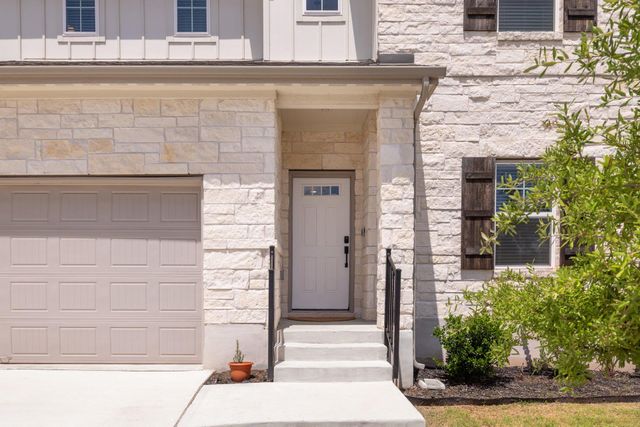 105 Greenspire Downs DR, Hutto, TX 78634