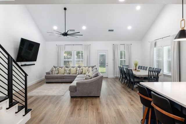 105 Greenspire Downs DR, Hutto, TX 78634