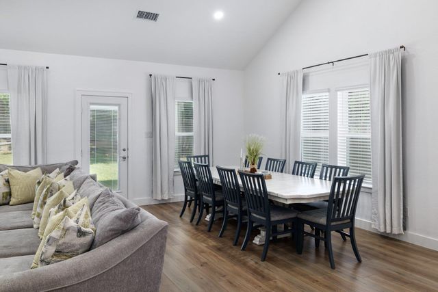 105 Greenspire Downs DR, Hutto, TX 78634