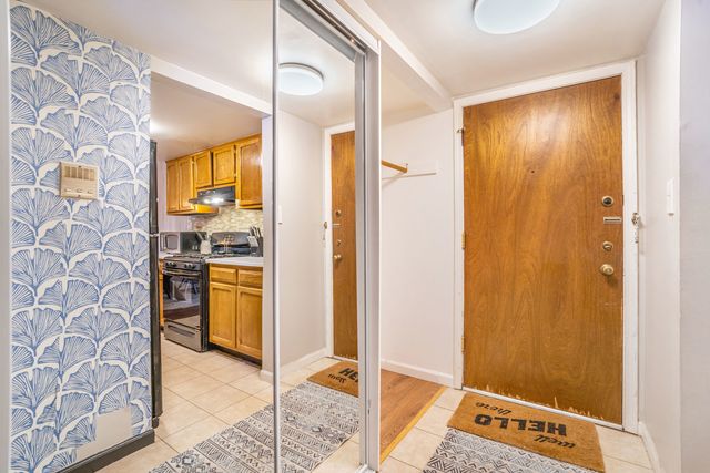 7930 Woodglen Lane 209, Downers Grove, IL 60516