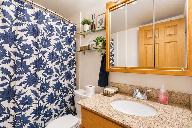7930 Woodglen Lane 209, Downers Grove, IL 60516
