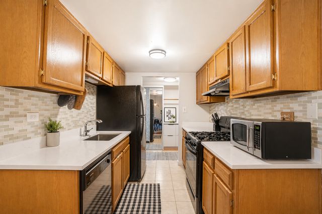 7930 Woodglen Lane 209, Downers Grove, IL 60516