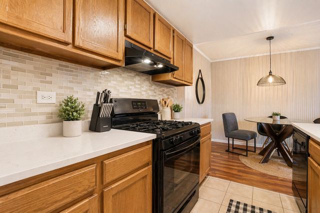 7930 Woodglen Lane 209, Downers Grove, IL 60516