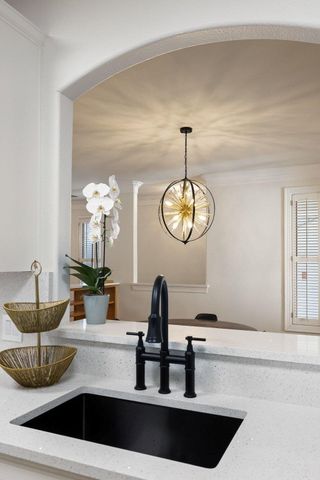 2009 Winsted LN B, Austin, TX 78703