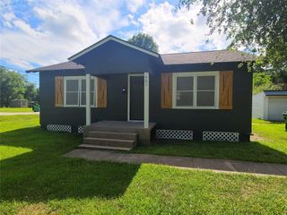 401 N Tinsley Street, Angleton, TX 77515