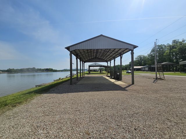 885 River Front Dr, Clifton, TN 38425