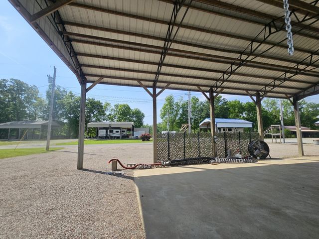 885 River Front Dr, Clifton, TN 38425