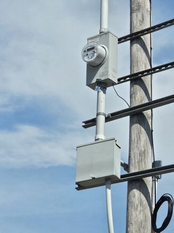 885 River Front Dr, Clifton, TN 38425