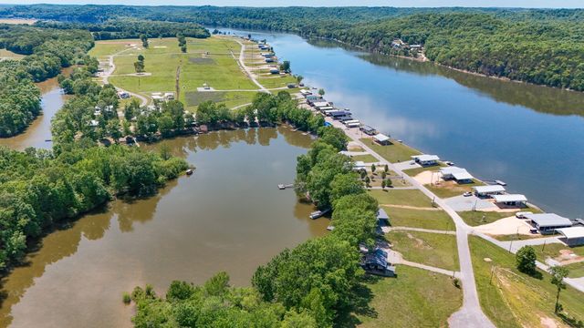 885 River Front Dr, Clifton, TN 38425