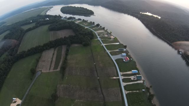 885 River Front Dr, Clifton, TN 38425