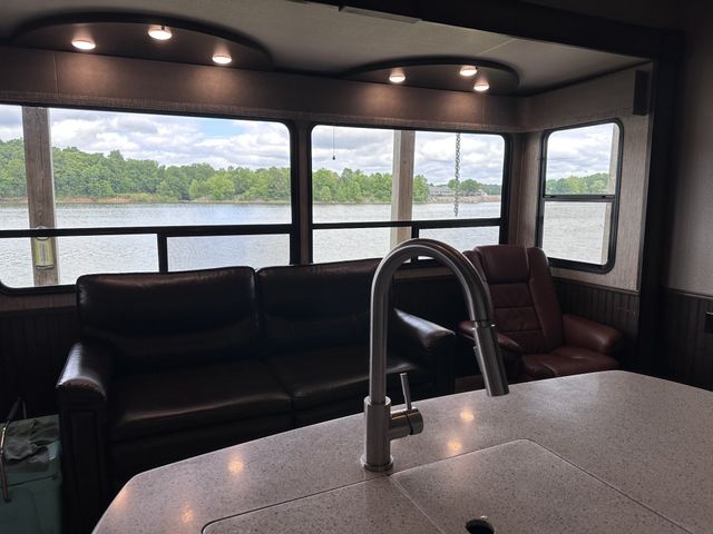 885 River Front Dr, Clifton, TN 38425