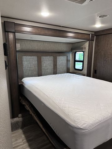 885 River Front Dr, Clifton, TN 38425