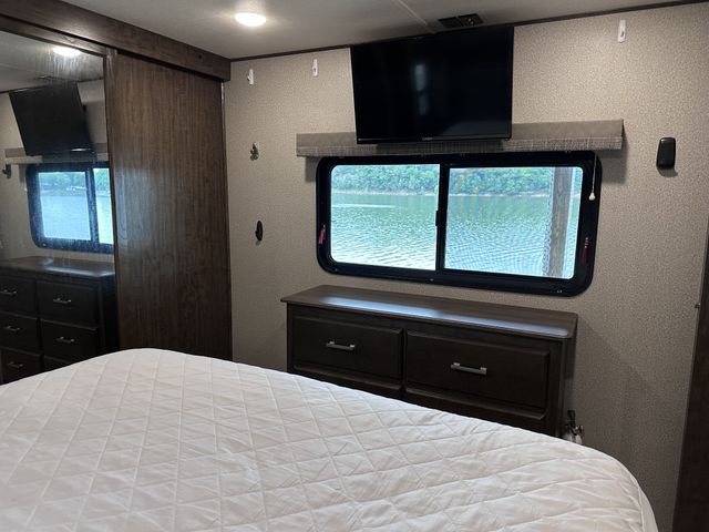 885 River Front Dr, Clifton, TN 38425