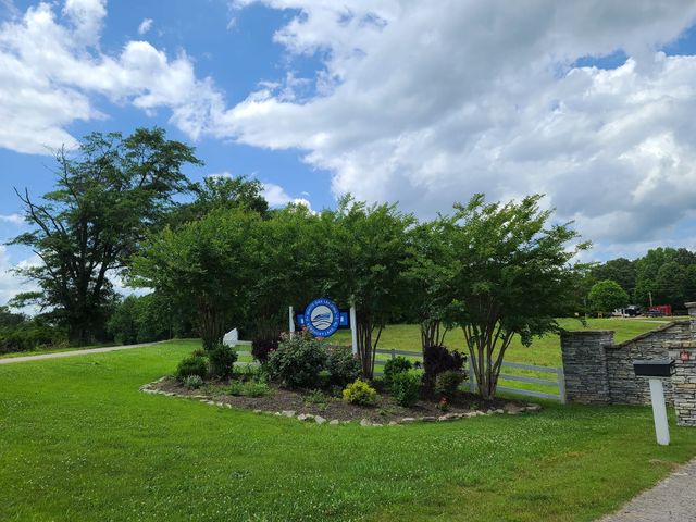 885 River Front Dr, Clifton, TN 38425