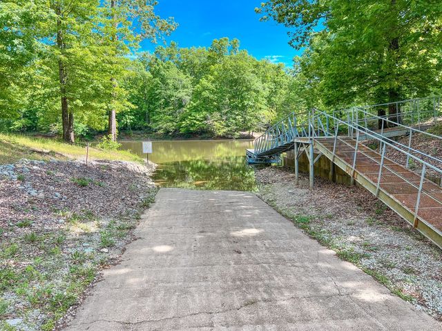 885 River Front Dr, Clifton, TN 38425