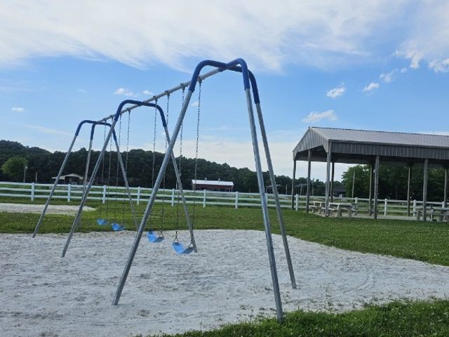 885 River Front Dr, Clifton, TN 38425