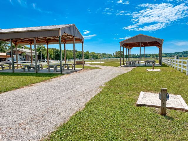 885 River Front Dr, Clifton, TN 38425