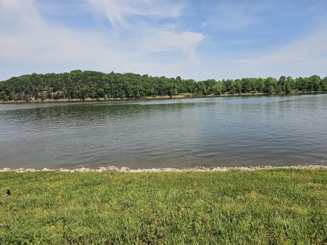 885 River Front Dr, Clifton, TN 38425