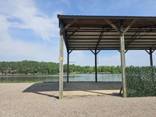 885 River Front Dr, Clifton, TN 38425