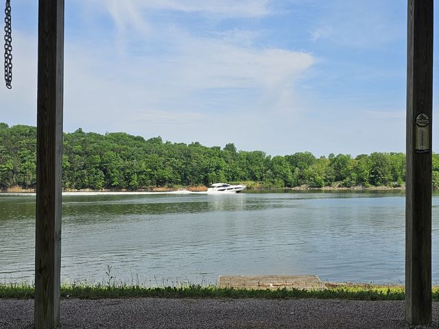 885 River Front Dr, Clifton, TN 38425